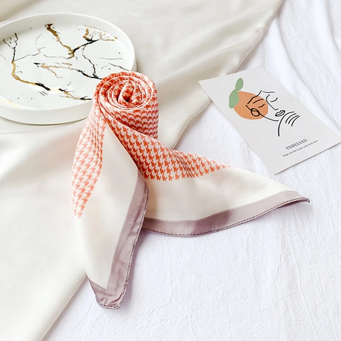 Foulard Carré Pied De Poule Satin Lisse Polyester Élégant Accessoire De Mode Professionnel Pour Femmes