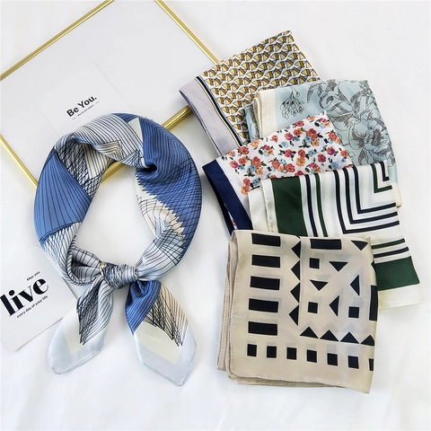 Foulard Quadrato In Satin Effetto Raso Stampa Floreale Leopardata Geometrica Bandana Per Collo Capelli Da Donna