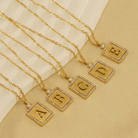 Collar Con Colgante De Inicial Oro De 18K Acero Inoxidable Letra Cuadrada Esmerilada Con Diamantes De Imitación
