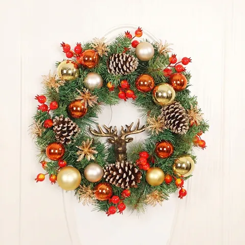 Künstlicher Weihnachtskranz Mit Hirschkopf Zapfen Beeren Galvanisierten Kugeln PVC Grüner Kranz Tür Wanddekoration