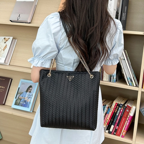 Women Woven PU Leather Tote Bag Large Capacity Shoulder Handbag With Metal Chain Strap Trendy Retro Elegant Style