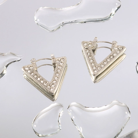 Geometrische Driehoek V-Vormige Hoop Oorbellen Roestvrij Staal Ingelegd Met Zirkonia Gepersonaliseerde Sieraden Voor Dames