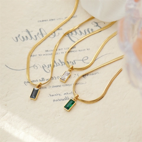 Collar Vintage de Acero Inoxidable Chapado en Oro Cadena de Hueso de Serpiente Colgante Rectangular de Diamante de Imitación Verde