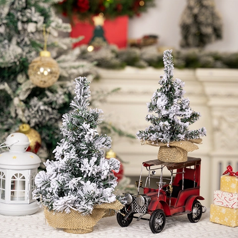 Mini Künstlicher Weihnachtsbaum Beflockt Mit Kunstschnee PVC Kiefer Tischdekoration Sackleinenfuß Festliche Dekoration