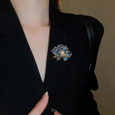 French 3D Flower Brooch Pin Alloy Enamel Imitation Artificial Pearl Rhinestone Vintage Fashion Women Wedding Suit Accessories