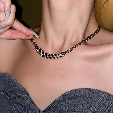 Collier Vintage En Alliage Plaque Or Strass Email Noir Tube Courbe Choker Style Francais Bijoux De Mode Pour Femmes
