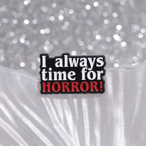 Pin de Esmalte Con Cita de Película de Terror Letras Góticas Aleación Broche Para Mochila Accesorio Ropa Retro Joyería Halloween