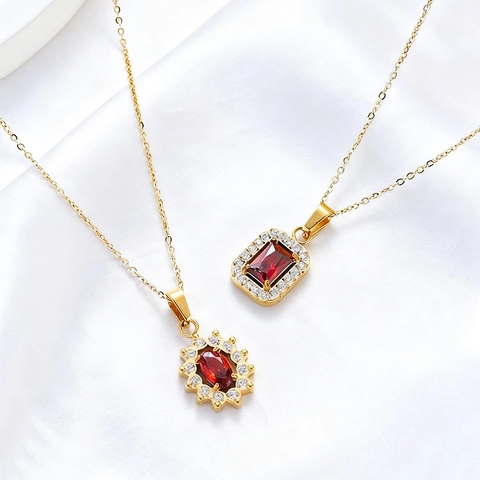 Collana Con Ciondolo In Acciaio Inossidabile Placcato Oro 18K Con Zirconia Elegante Gioiello Di Moda Per Donna