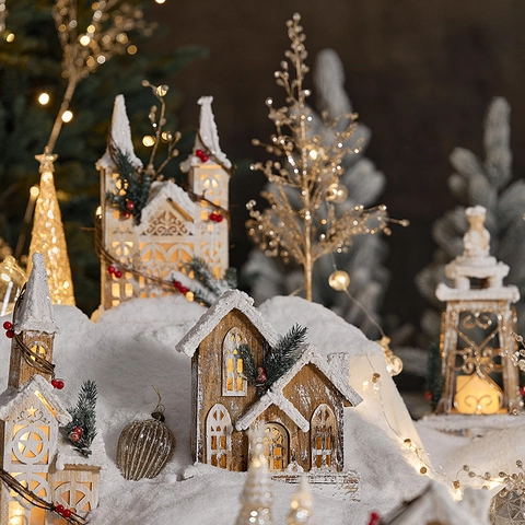 Casa Di Legno Luminosa Natale Miniatura Chiesa LED Luce Calda Scena Neve Floccata Decorazione Festiva Scrivania