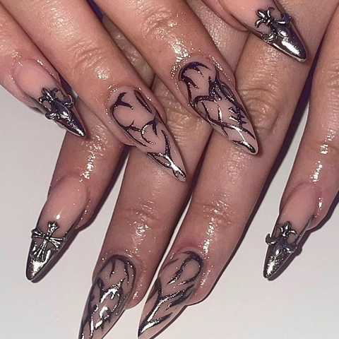 Press On Nails Stiletto Lang Nude Pink Gothic Dark Style 3D Metall Kreuz Dekor Künstliche Falsche Nägel Abnehmbar