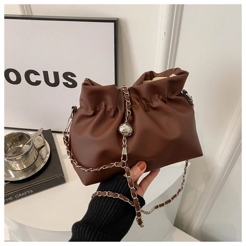 Borsa a Nuvola Plissettata da Donna in Pelle PU Borsa a Spalla con Catena in Metallo Borsa a Tracolla Urbana Semplice