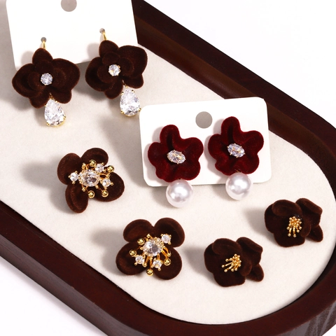 Vintage Flocked Velvet Flower Stud Earrings Copper 18K Gold Plated Zircon Geometric Temperament Floral Jewelry For Women