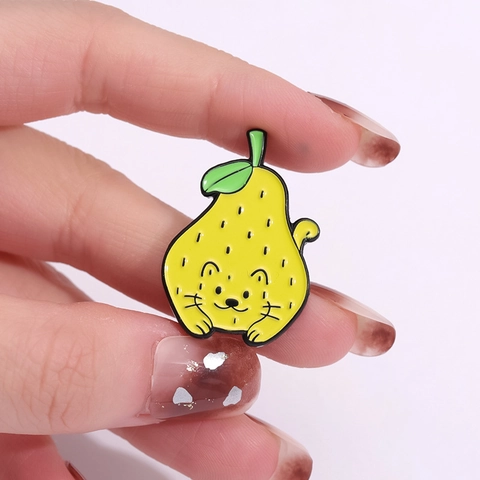 Lindo Broche de Esmalte de Gato de Fruta de Aleación de Zinc Placa Personalizada Fresa Sandía Pera Uva Control de Videojuegos Pin de Solapa Joyería Unisex