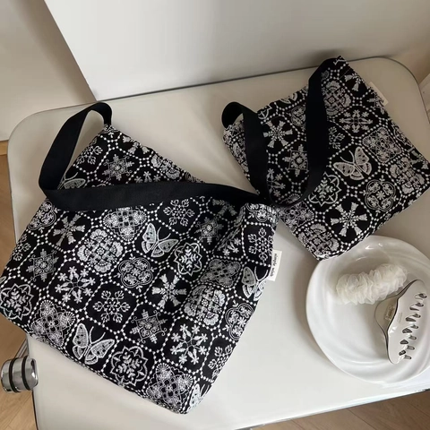 Women Small Embroidery Canvas Shoulder Bag Butterfly Floral Pattern Underarm Handbag Magnetic Closure Vintage Style