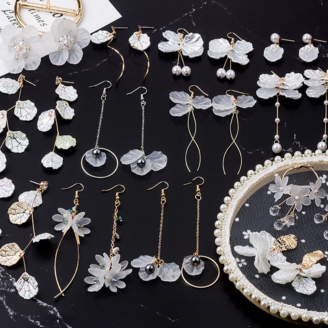 Boucles D'oreilles Fleurs Pétales Résine Blanche Künstliche Perle Longue Frange Asymétrique Doux Femmes Avec Silver Earring Post