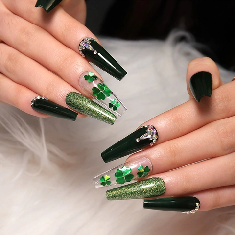 Press On Nägel St Patrick's Day Grün Glitzer Kleeblatt Strass Lange Sarg Kunstnägel Vollständige Abdeckung Künstliche Fingernägel