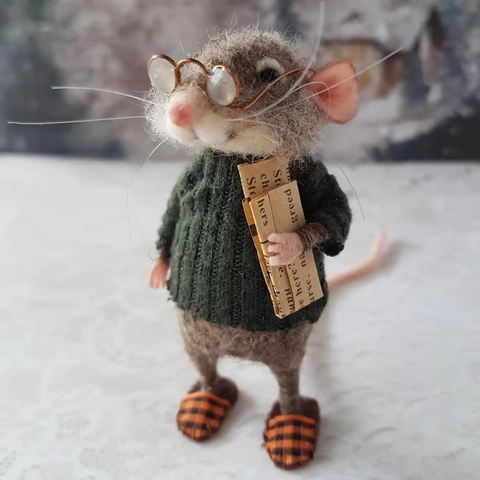 Needle Felted Mouse Figurine Hand-Made Wool Felt Animal Ornament Anthropomorphic Cute Miniature Desktop Decoration