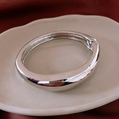 Bracciale Rigido Chunky Minimalista In Lega Di Metallo Apertura A Cerniera Superficie Lucida Gioielli Da Donna