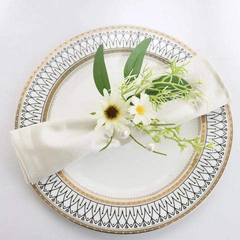 Serviettenringe Künstliche Weiße Gänseblümchen Blume Mit Weidenblättern Künstliche Perlen Floral Handgefertigt Hochzeit Party Tischdekoration Pastoraler Stil