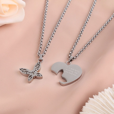 Colliers de Couple en Acier Inoxydable pour Hommes Femmes Pendentif Papillon Coeur Romantique Gravé Chaîne en O Bijoux Cadeau