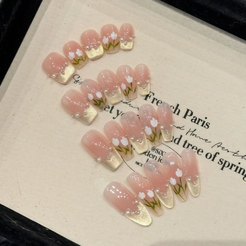 Elegant Tulip Hand Painted Press On Nails French Gold Glitter Artificial Pearl Decor Coffin Shape Fake Nails Gentle Floral Style