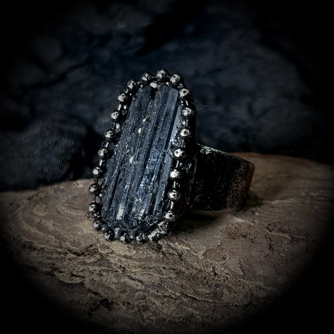 Vintage Natural Black Tourmaline Ring Copper Ancient Silver Plated Beaded Edge Adjustable Open Band Gothic Punk Jewelry