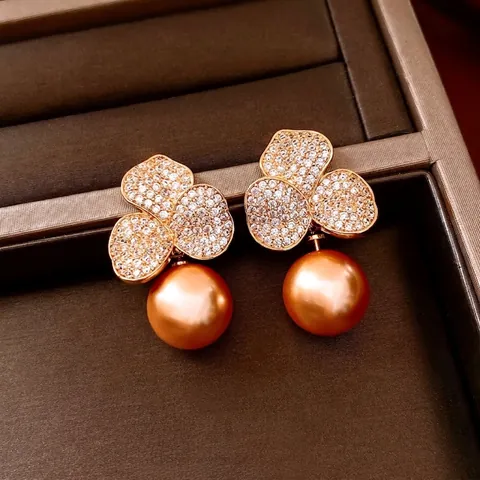 Pendientes De Flores Con Pavé De Circonitas Y Perla Artificial De Concha Champán Cobre Chapado En Oro Real Poste De Plata