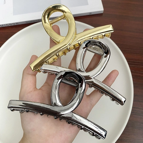 Large Hair Claw Clip Metal Alloy Non Slip Hair Catch For Women Elegant Minimalist French Twisted Design