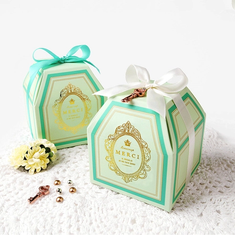 Hexagonal Wedding Gift Boxes White Cardboard Gold Stamping Ribbon Bow European Style Party Favors Candy Packaging