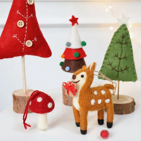 Handmade Wool Felt Christmas Ornaments Reindeer Snowman Penguin Tree Desktop Decor Nordic Style Woolen Holiday Accessories