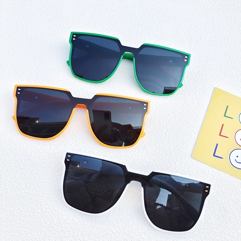 Oversized Square Sunglasses For Women And Men UV400 Protection Flat Top Trendy Resin Frame PC Lens With Rivet Decor