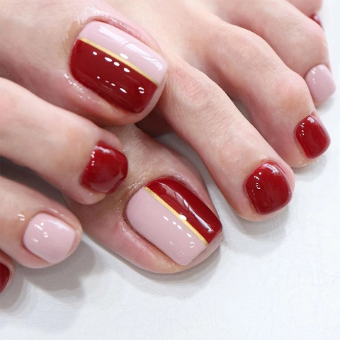 Weinrot Und Rosa Color-Blocking Künstliche Fußnägel Hochglanz Harz Zehennägel Mit Goldener Dekorlinie Für Damen Tägliche Fußpflege