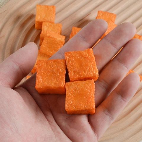 Simulation Fisch Tofu Schlüsselanhänger Realistisches PVC Lebensmittelmodell Würfelform Beutelanhänger Neuheit Requisite