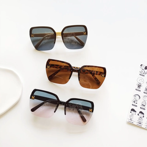 Square Frame Kids Sunglasses Fashionable UV400 Protection Cute Trendy Shade Eyewear For Boys Girls Beach Outdoor Travel