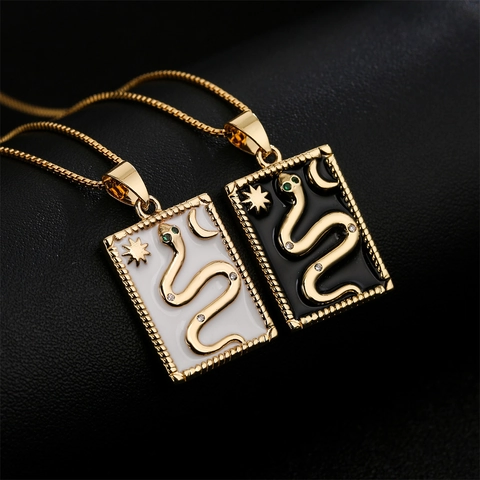 Collier Pendentif Rectangulaire Totem Serpent Cuivre Plaqué Or 18K Émail Soleil Lune Étoile Zircon Bijoux Pour Femmes
