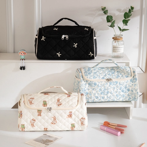 Large Capacity Travel Cosmetic Bag Portable Waterproof Makeup Storage Bag Quilted Toiletry Organizer Pouch For Women