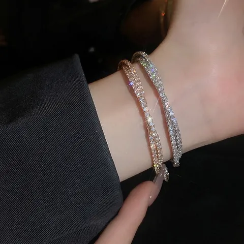 Doppelstöckiger Kreuz Offener Armreif Kupfer Voll Zirkonia Eingelegt Minimalistischer Modeschmuck Für Damen Elegant