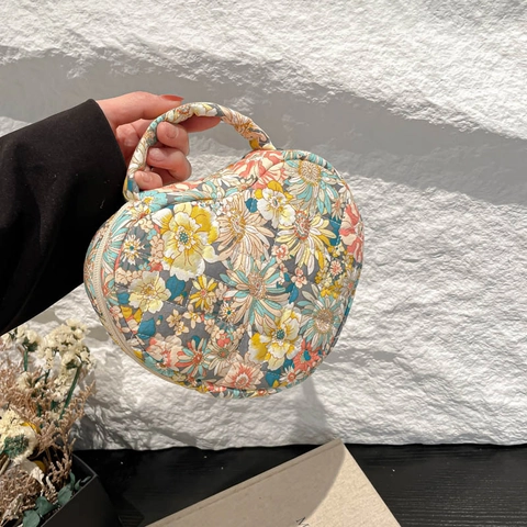 Herzform Kosmetiktasche Gesteppte Baumwolle Blumenmuster Tragbar Große Kapazität Make-Up Organizer Mit Griff Süß Beutel
