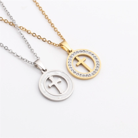 Collier Pendentif Croix Acier Inoxydable Avec Strass Et Nacre Rond Évidé Bijoux Religieux Pour Femmes