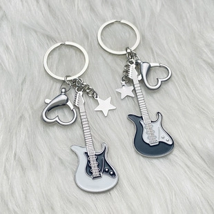 Y2K Punk Electric Guitar Keychain With Heart Star Charm Zinc Alloy Music Theme Bag Pendant Cool Girl Jewelry Gift