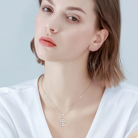 Classic Moissanite Cross Pendant Necklace 925 Sterling Silver Chain D Color VVS1 Radiant Cut Fashion Jewelry For Women
