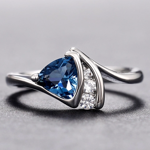 Triangle Blue Zircon Ring Copper Twisted Band Geometric Finger Jewelry For Women Elegant Proposal Gift