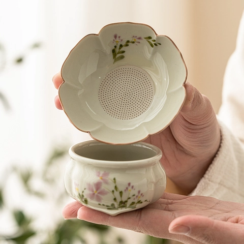 Colino Per Tè In Ceramica Dipinto A Mano Margherita Filtro Per Tè In Porcellana Con Supporto Per Tè Gongfu Stile Cinese