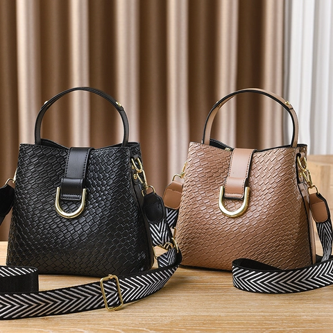 Sac Seau Tissé Femmes Cuir PU Grande Capacité Mode Banlieue Sac Bandoulière Avec Large Sangle Motif Poignée Supérieure