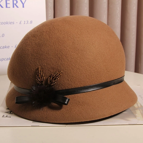 Women Vintage Wool Felt Cloche Hat With Leather Bow Fur Pom Pom And Bead Leaf Decor Winter Warm Elegant Bowler Cap