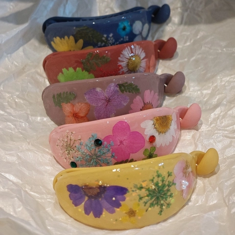 Pinza De Pelo Banana De Resina Hecha A Mano Con Flores Secas Reales Y Diamantes De Imitación Estilo Bosque Artístico