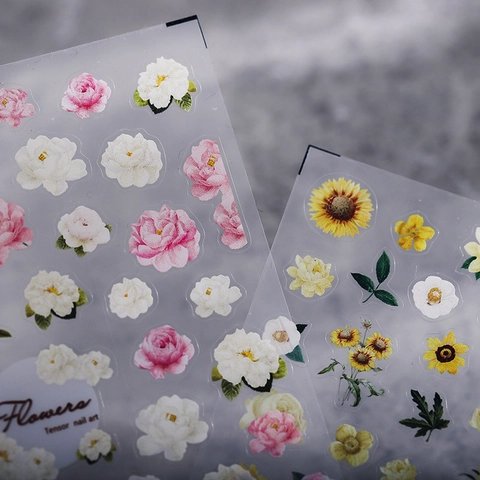 Mattierte Blumen Nagelaufkleber Selbstklebende Abziehbilder Transparente Sonnenblumen Rosen Designs Für DIY Maniküre