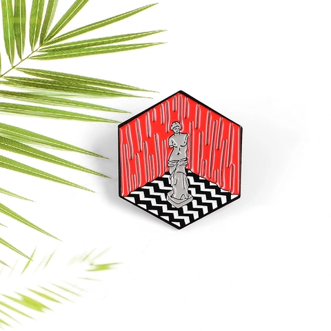Spilla Esagonale in Smalto Vintage Statua di Venere Stanza Rossa Spilla in Lega Artistica Distintivo con Motivo a Chevron