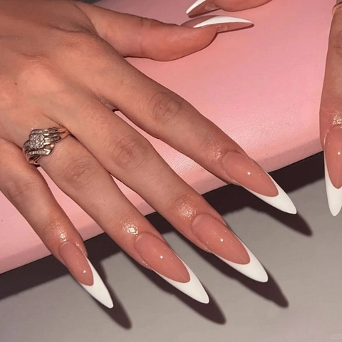 French Tip Press On Nails Lange Stiletto Glanzend Nude Roze Wit Elegante Kunstnagels Voor Vrouwen
