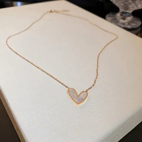 Edelstahl Herz Anhänger Halskette Weiße Perlmutt Einlage Vergoldet Minimalistischer Zierlicher Schmuck Für Damen